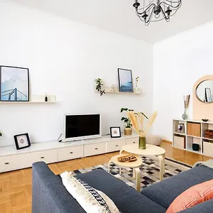 https://spacious-serene-downtown-home.inbudapesthotels.com